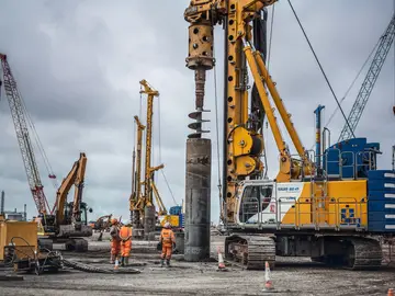 Bauer perforatrici con cinematismo V