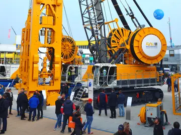 Żuraw BAUER MC 96 z napędem elektrycznym