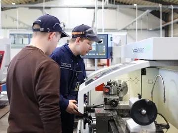 Praktika: Schülerinnen und Schüler schnuppern bei Bauer